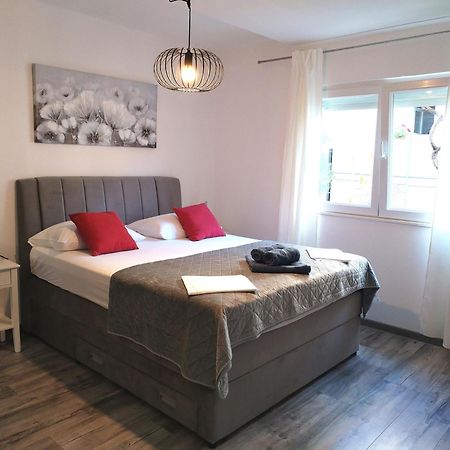 Family Friendly Apartments With A Swimming Pool Supetarska Draga - Donja, Rab - 2019 Dış mekan fotoğraf