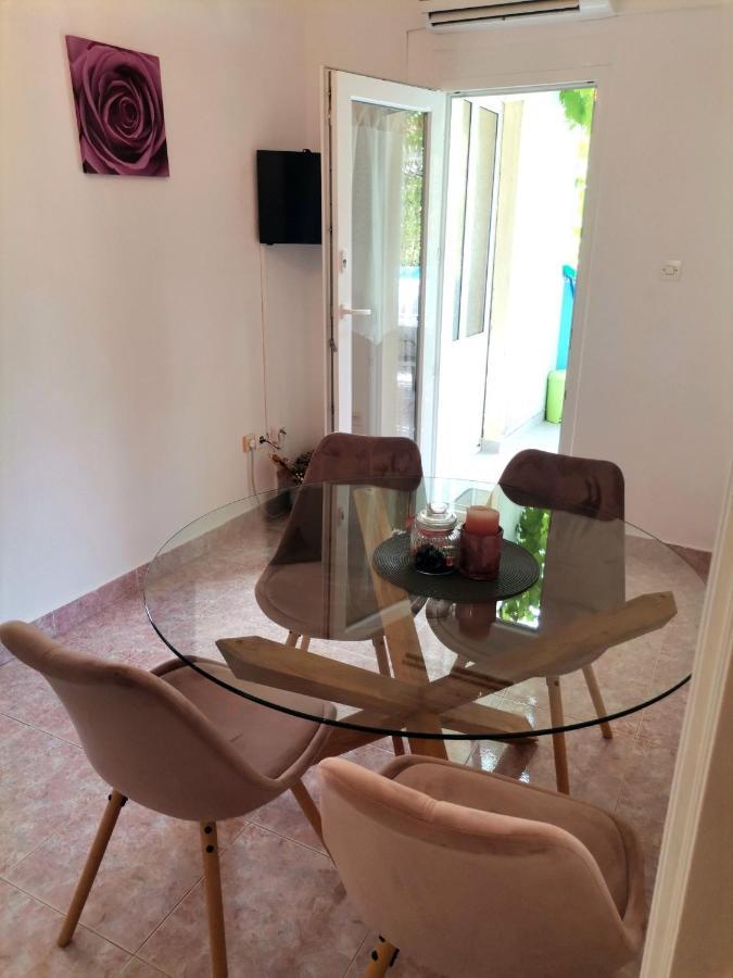 Family Friendly Apartments With A Swimming Pool Supetarska Draga - Donja, Rab - 2019 Dış mekan fotoğraf