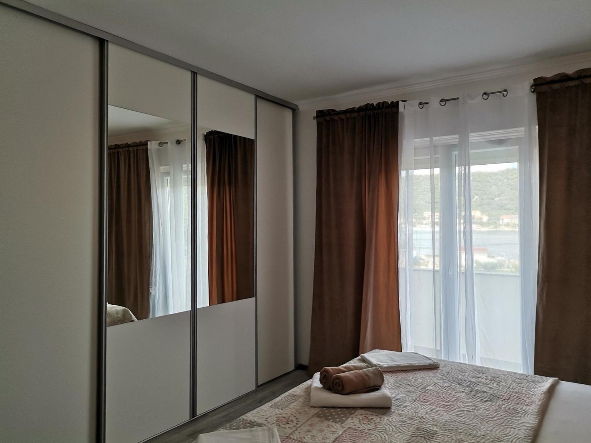 Family Friendly Apartments With A Swimming Pool Supetarska Draga - Donja, Rab - 2019 Oda fotoğraf