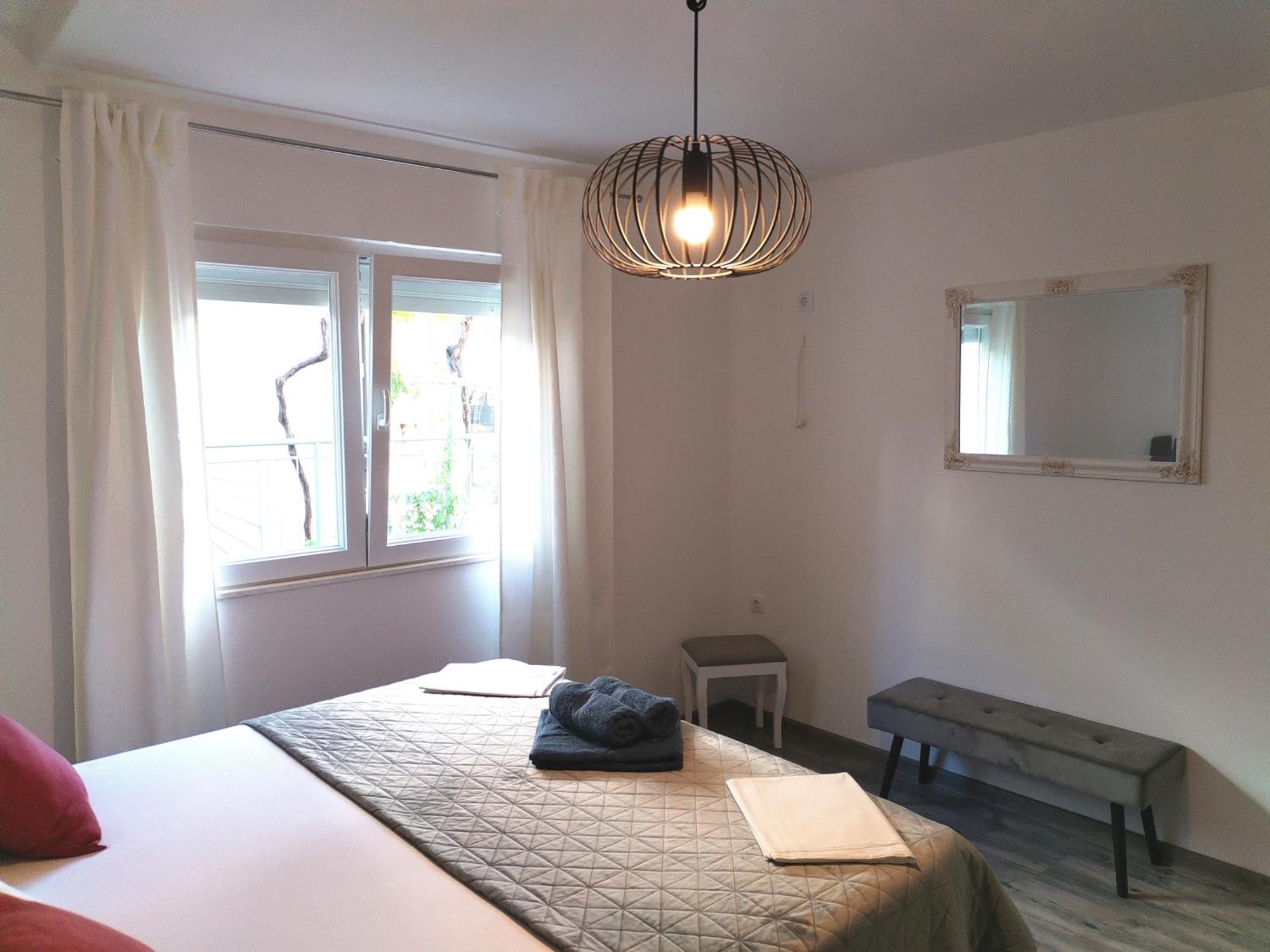 Family Friendly Apartments With A Swimming Pool Supetarska Draga - Donja, Rab - 2019 Oda fotoğraf