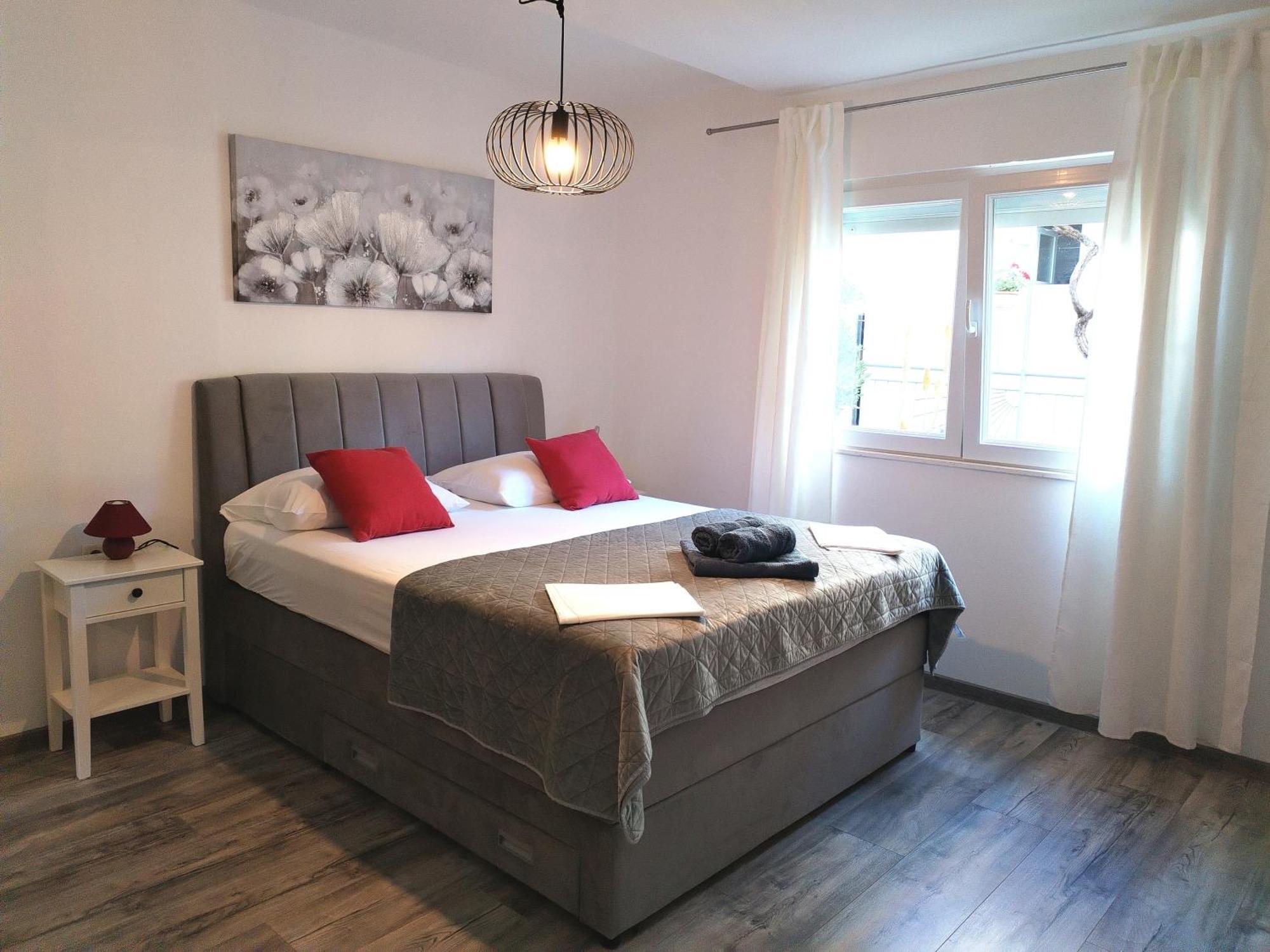 Family Friendly Apartments With A Swimming Pool Supetarska Draga - Donja, Rab - 2019 Dış mekan fotoğraf